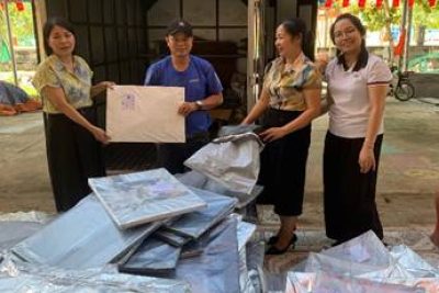 trường mầm non Nghĩa Thành nhận tài trợ túi ni long, hệ thống rèm trang trí phòng âm nhạc